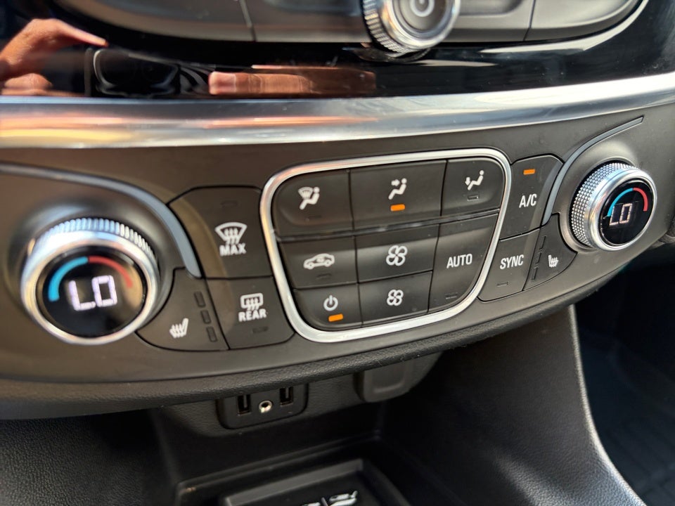 2022 Chevrolet Traverse AWD LT Cloth
