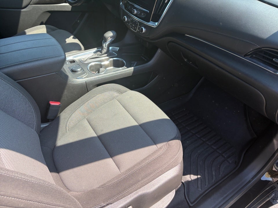 2022 Chevrolet Traverse AWD LT Cloth