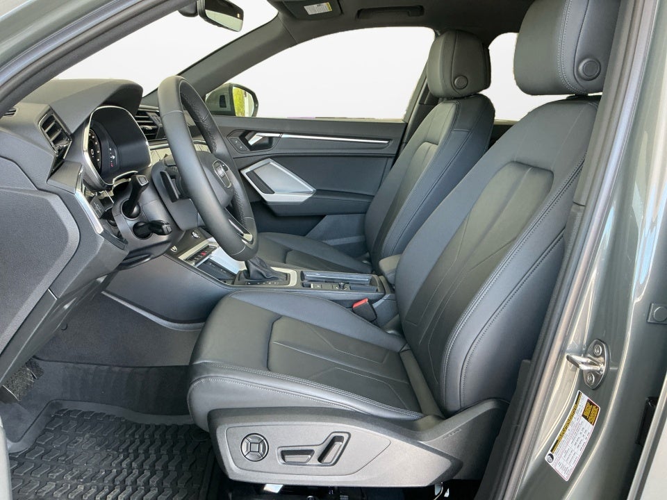 2025 Audi Q3 Premium 45 TFSI S line quattro Tiptronic