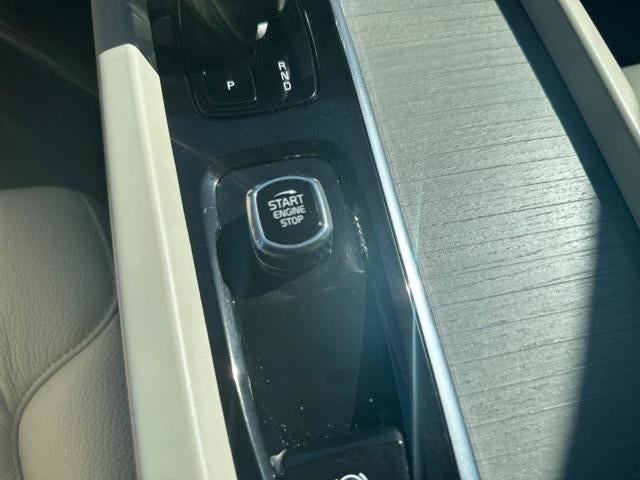 2024 Volvo XC60 Plus Dark Theme