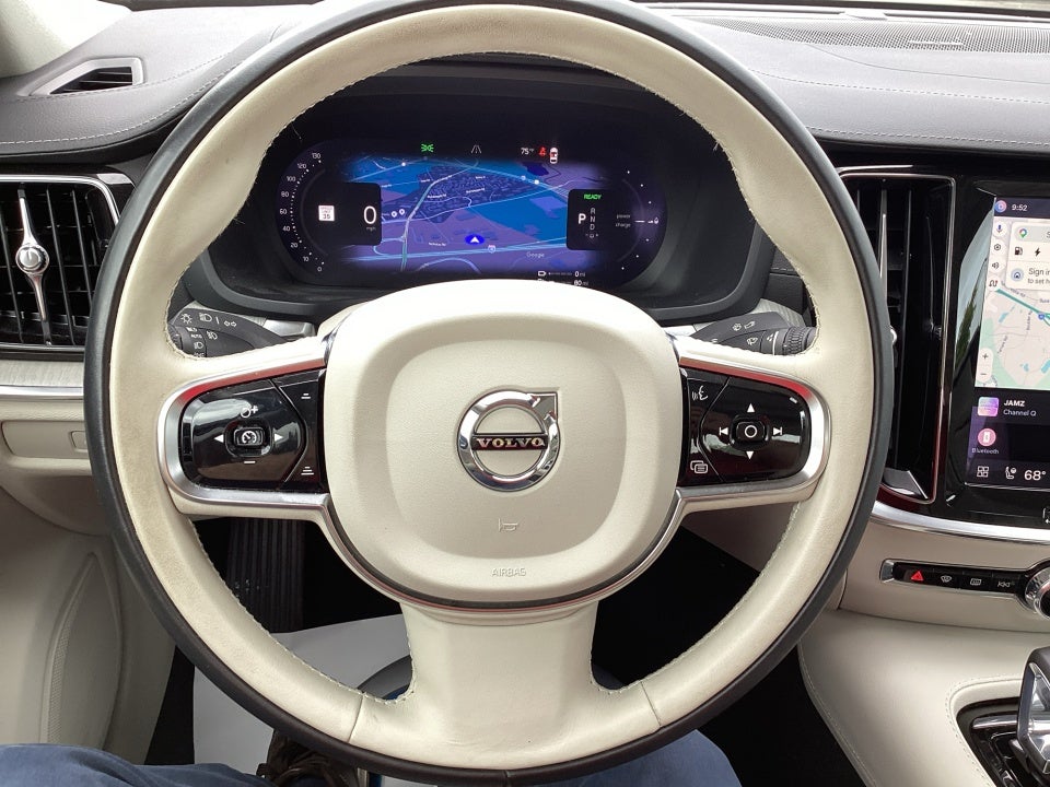 2024 Volvo S60 Recharge Plug-In Hybrid T8 Ultimate Dark Theme