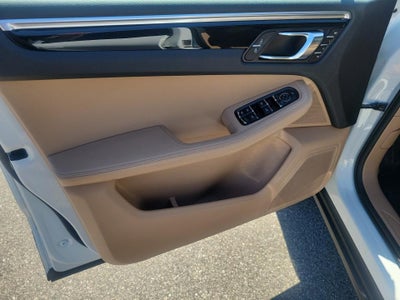 2023 Porsche Macan Base