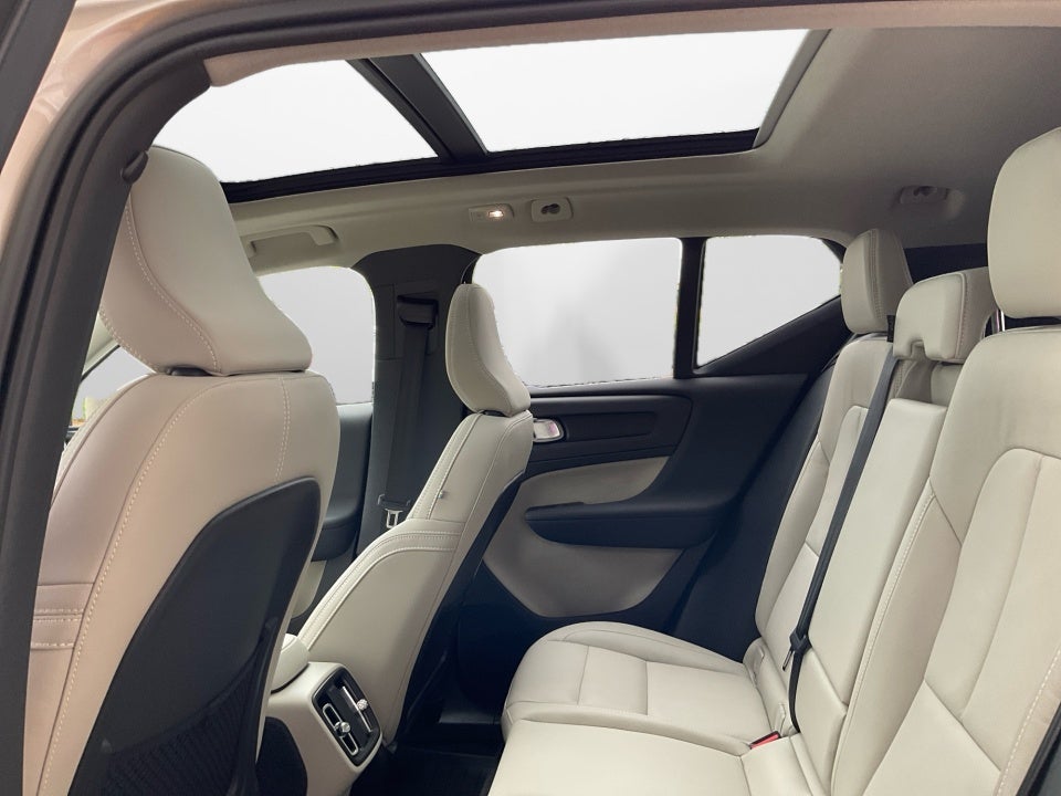 2024 Volvo XC40 B5 Plus Bright Theme