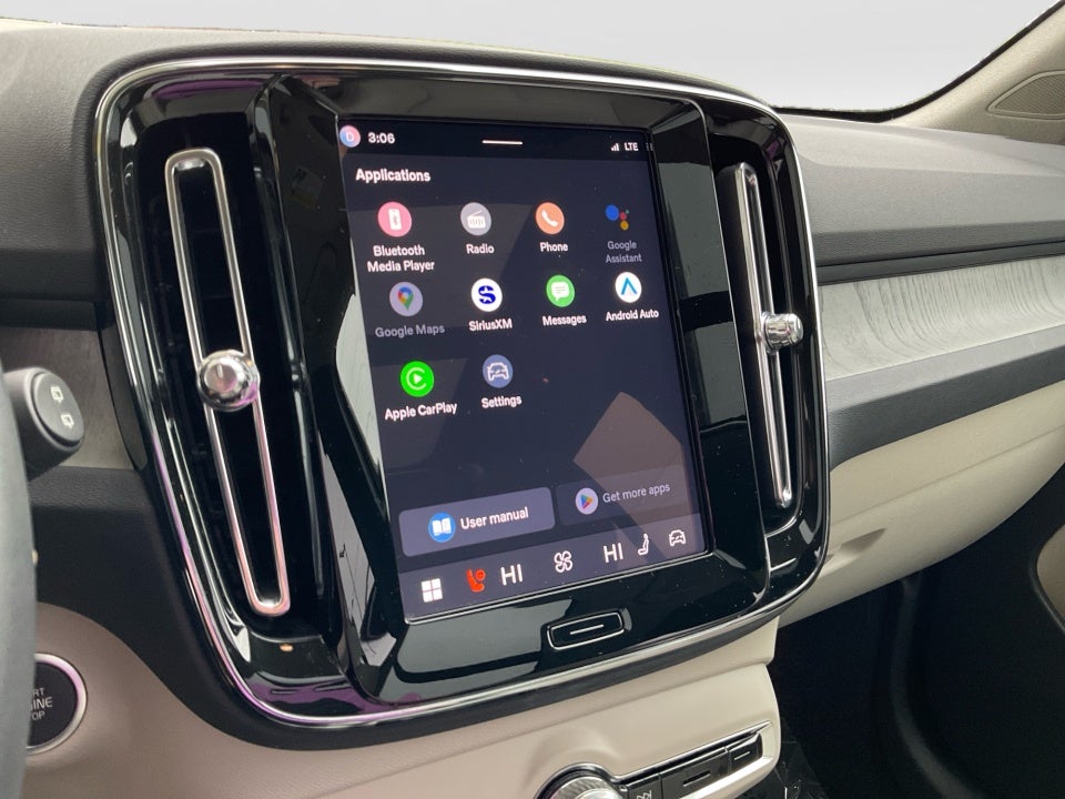 2024 Volvo XC40 B5 Plus Bright Theme