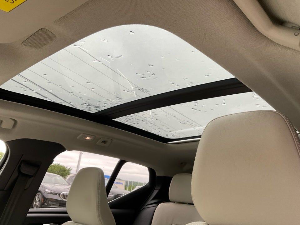 2024 Volvo XC40 B5 Plus Bright Theme