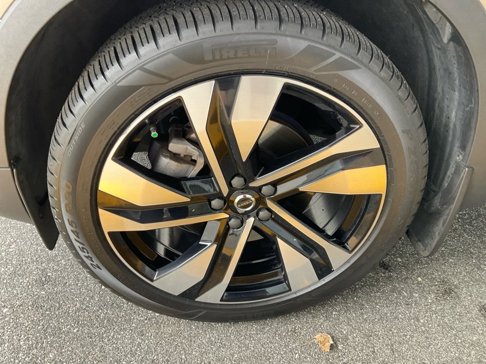 2024 Volvo XC40 B5 Plus Bright Theme