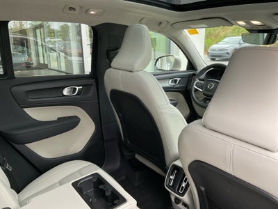2024 Volvo XC40 B5 Plus Bright Theme