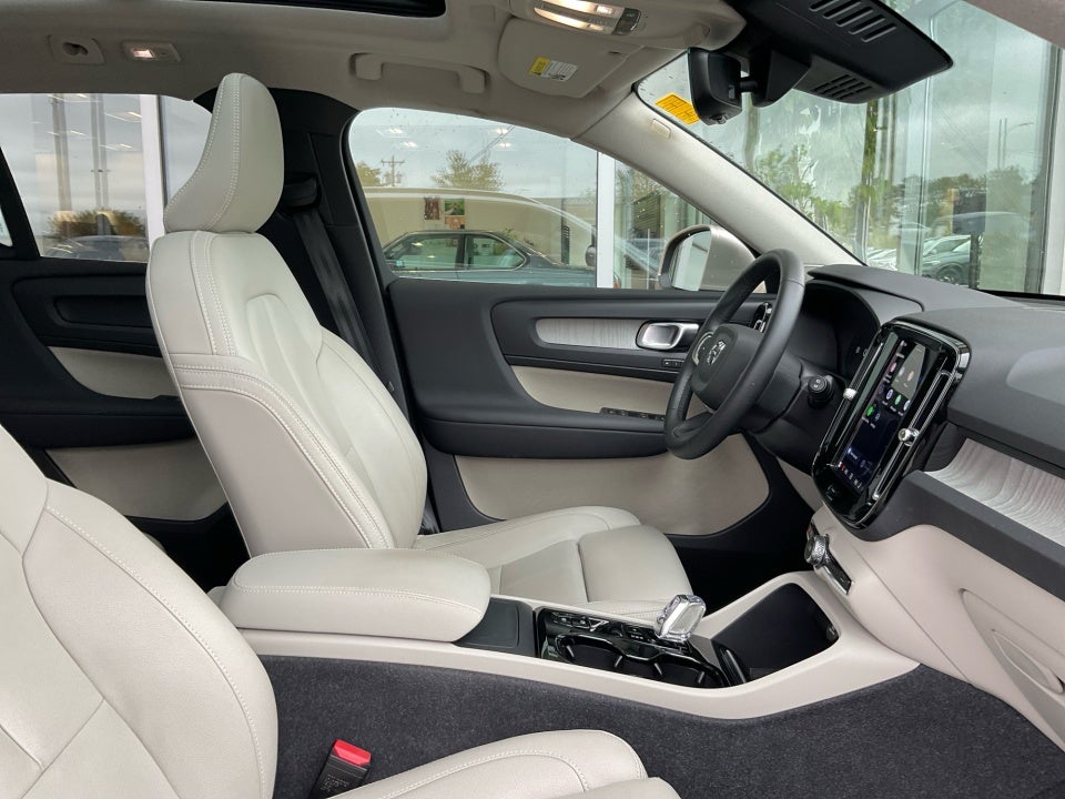 2024 Volvo XC40 B5 Plus Bright Theme