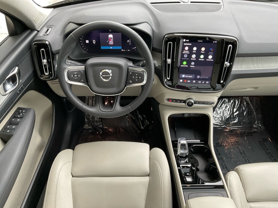 2024 Volvo XC40 B5 Plus Bright Theme