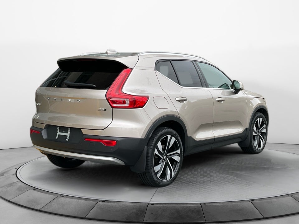 2024 Volvo XC40 B5 Plus Bright Theme