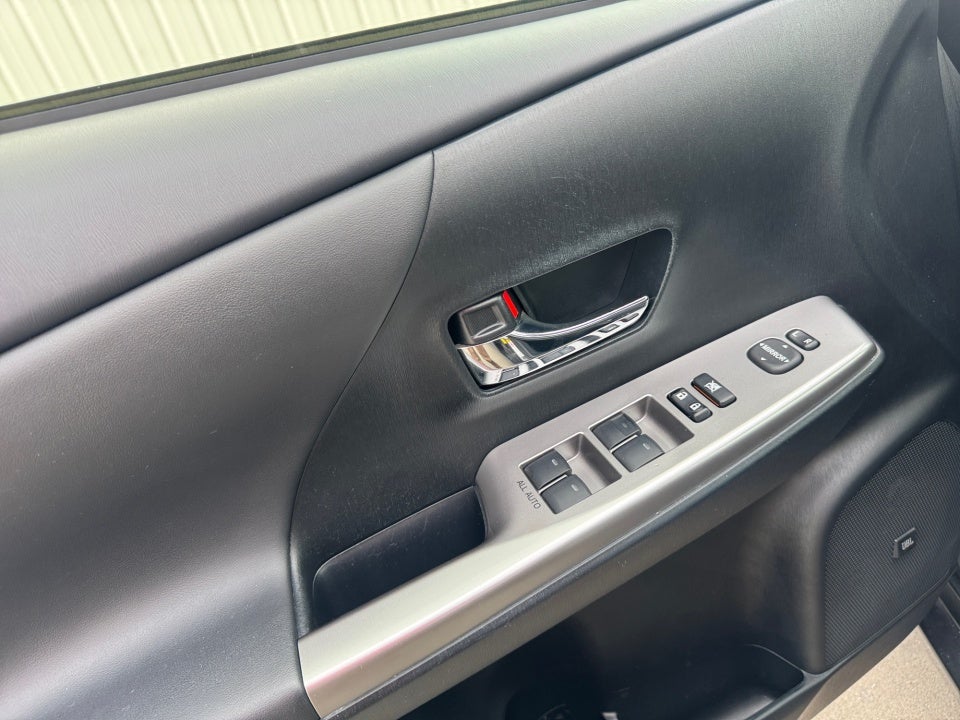 2015 Toyota Prius v Five