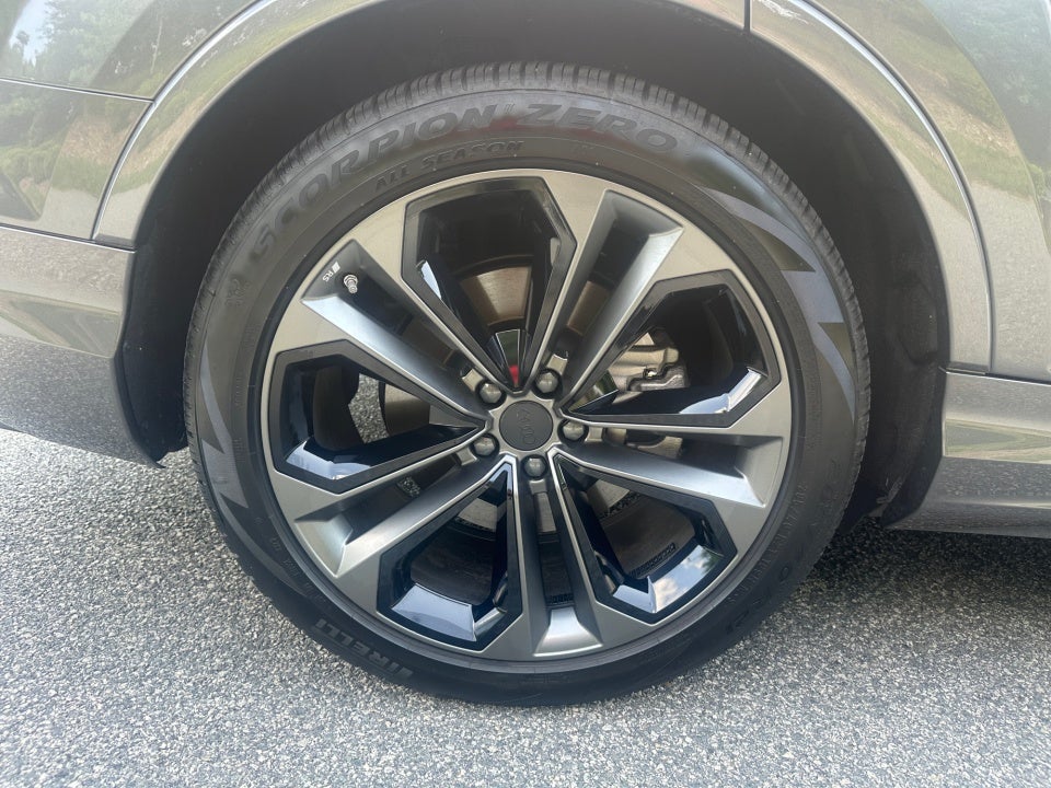 2026 Audi Q7 Premium Plus