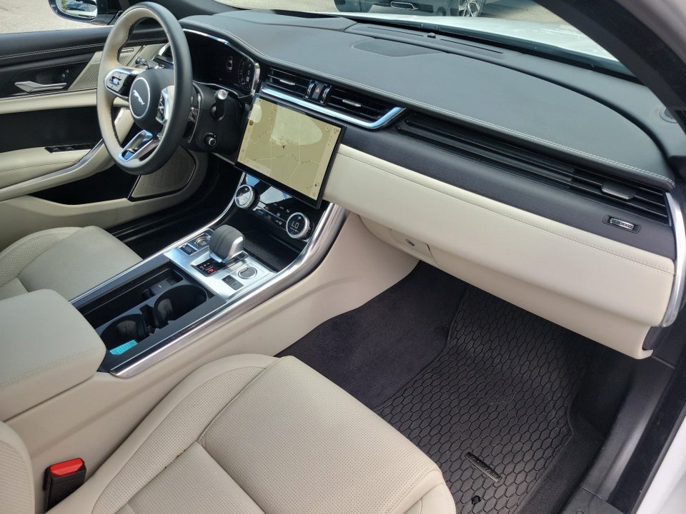2024 Jaguar XF R-Dynamic SE