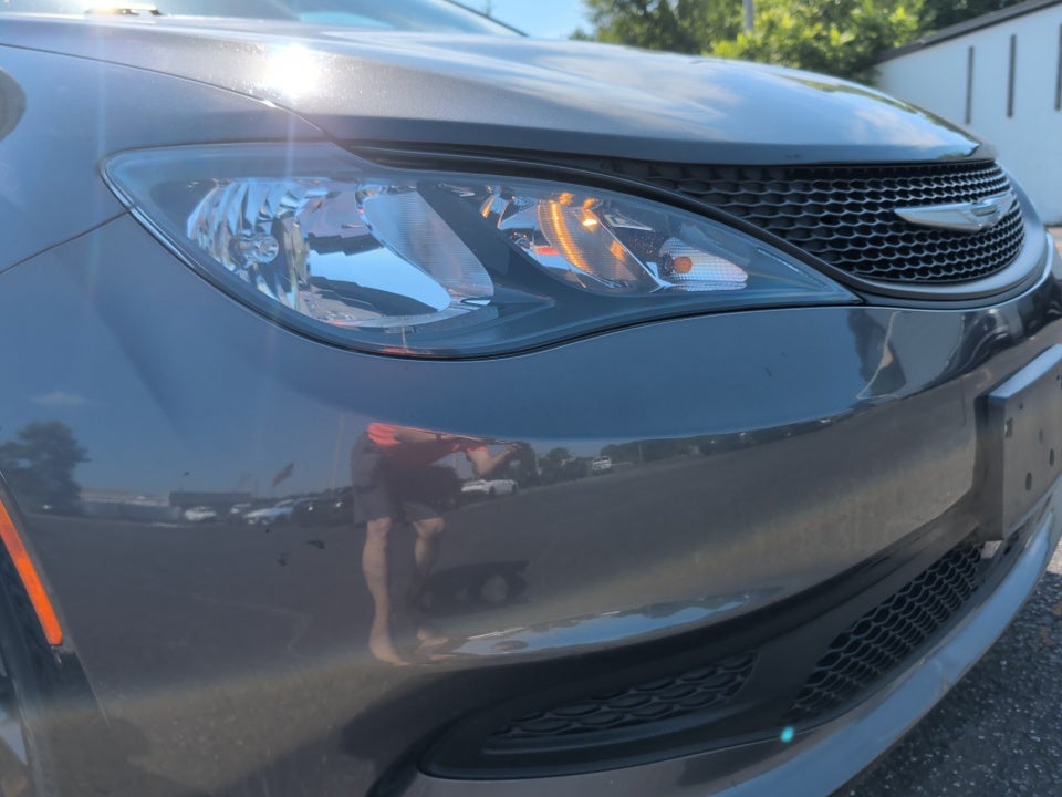 2023 Chrysler Voyager LX