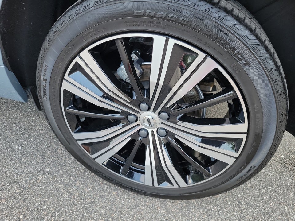 2023 Volvo XC60 Plus Bright Theme