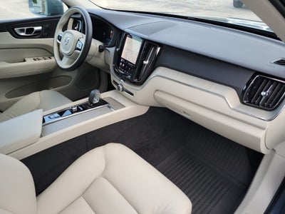 2023 Volvo XC60 Plus Bright Theme