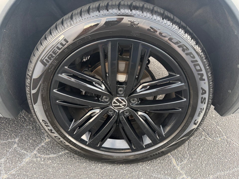 2022 Volkswagen Tiguan SE R-Line Black