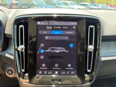 2025 Volvo XC40 B5 Ultra Bright Theme