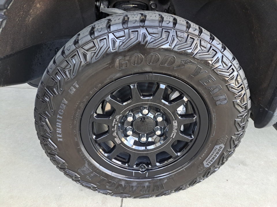 2023 GMC Sierra 1500 4WD Crew Cab Short Box AT4X