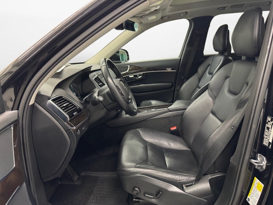 2017 Volvo XC90 T5 Momentum