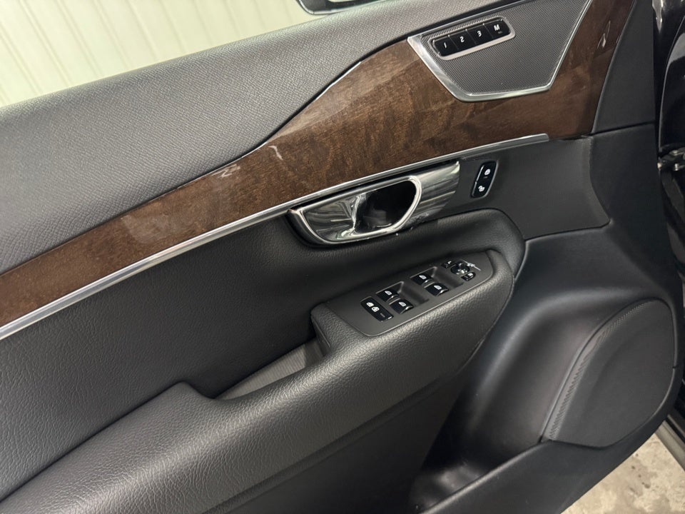 2017 Volvo XC90 T5 Momentum