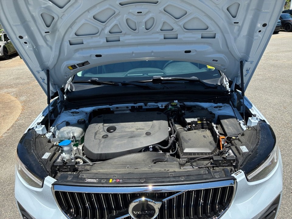 2025 Volvo XC40 Ultra Bright Theme