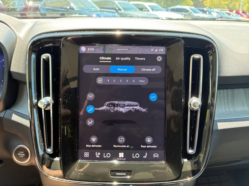 2025 Volvo XC40 Ultra Bright Theme