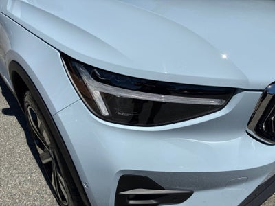 2025 Volvo XC40 Ultra Bright Theme