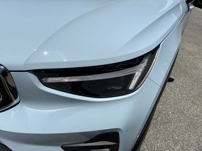 2025 Volvo XC40 Ultra Bright Theme