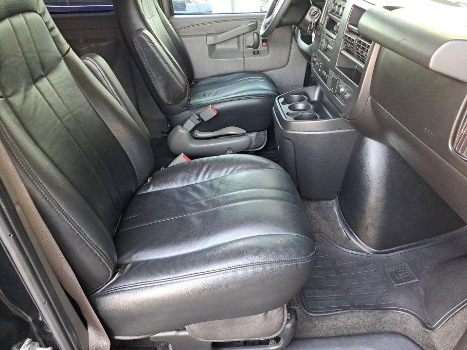2017 Chevrolet Express Passenger 3500 LT