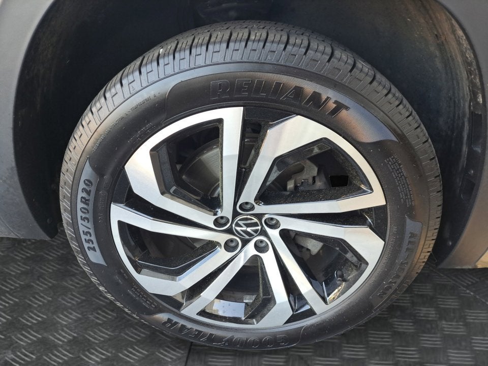 2020 Volkswagen Atlas Cross Sport 3.6L V6 SEL R-Line