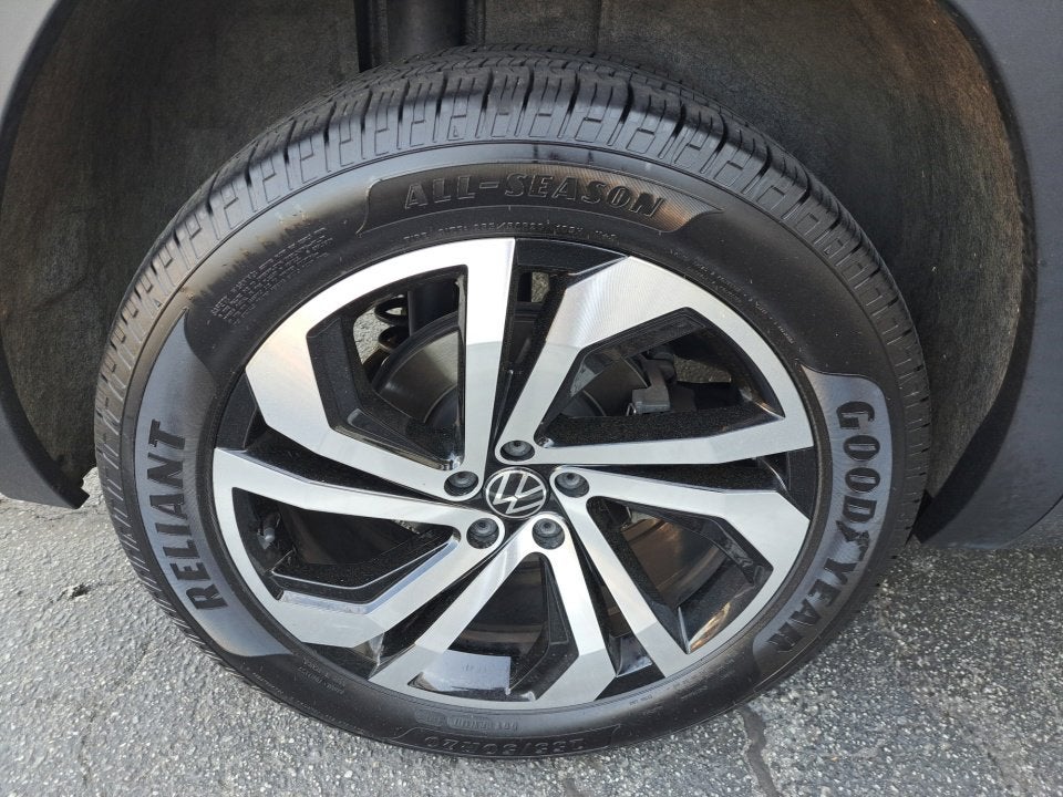2020 Volkswagen Atlas Cross Sport 3.6L V6 SEL R-Line