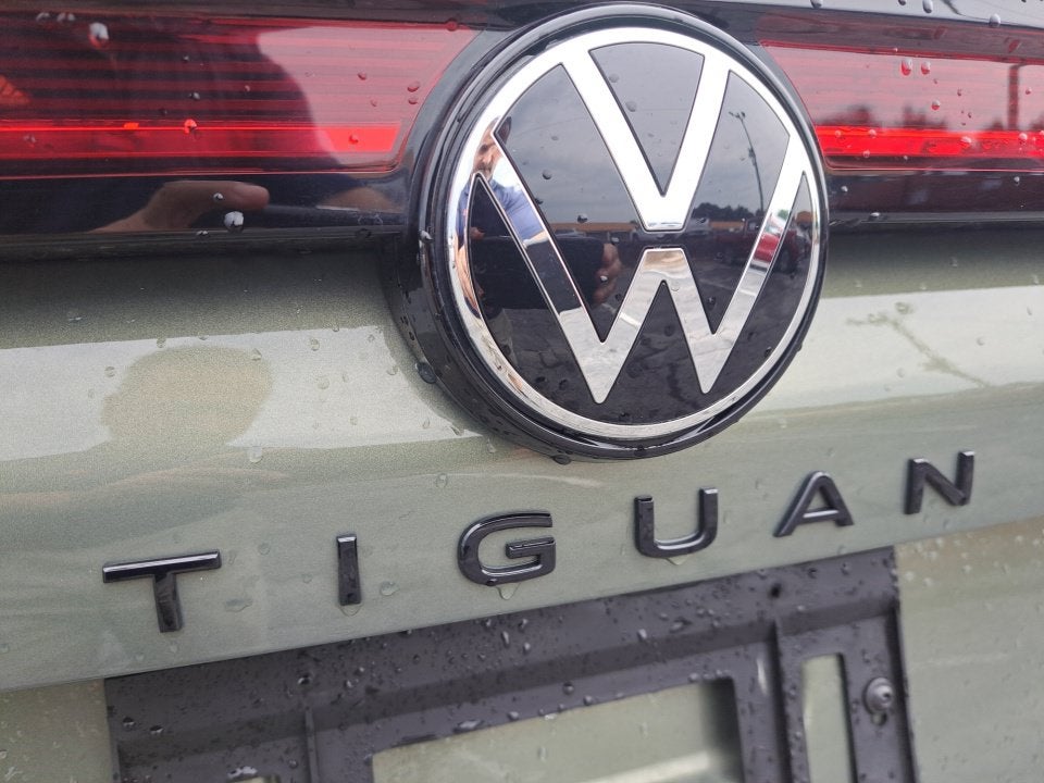 2025 Volkswagen Tiguan 2.0T SE R-Line Black