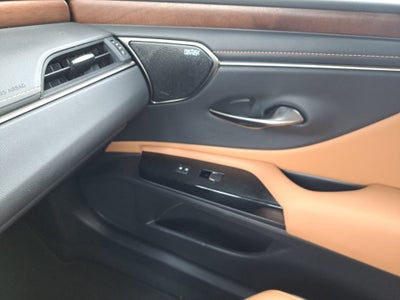 2023 Lexus ES 300h Ultra Luxury