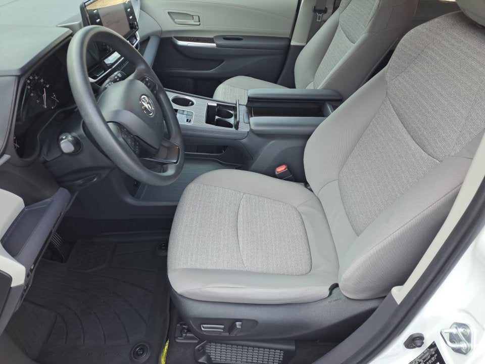 2022 Toyota Sienna LE