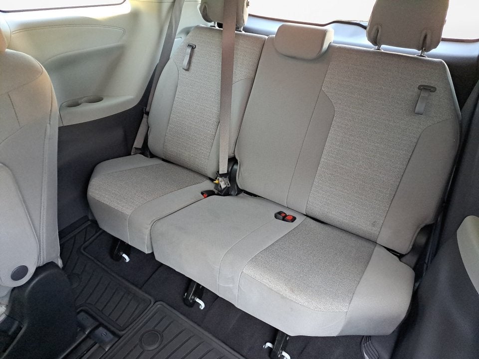 2022 Toyota Sienna LE