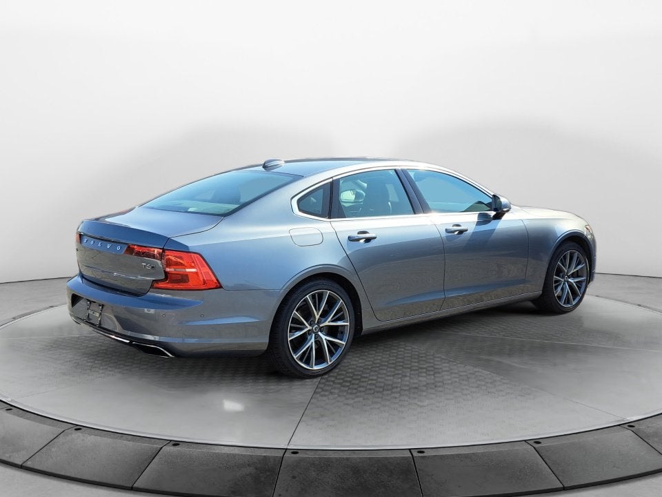2017 Volvo S90 T6 Momentum